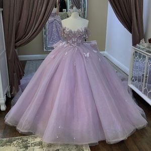 Luce lavanda brillante al largo della spalla Abito Quinceanera Principessa Abito da ballo Tulle Pizzo Fiocco Perline Dolce 15 16 Abito Abiti da 15 Anos