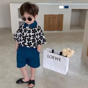 Sets Anzüge Kinder Kleidung 2023 Modische Blume Anzug Baby Kurzarm Hemd Shorts Hübscher Retro Casual Zweiteiler 230508