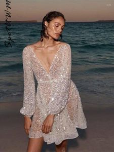 Abiti casual Sexy trasparenti con paillettes Abito corto con perline Abito da donna con scollo a V a maniche lunghe Backless Slim Moda femminile Abiti da spiaggia per le vacanze