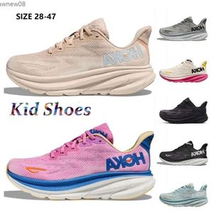 Hoka Clifton 9 Family Matching Lifestyle Designer Shoes Shoes Shoes Plus Men Women Runner Hokas Sneakers امتصاص الصدمات الثلاثي الأحذية السوداء الخارجية الحجم 28-47