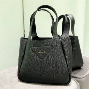 Üçgen Moda Sepet Çantaları El Yıkama Lüksler Tasarımcı Manyetik Kapanma Debriyaj Çantaları Kadın Crossbody Geri Deri Deri Erkek Totes Omuz Çantası