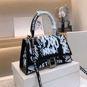 Designer Bags fashion women Crossbody shoulder tote Bag Purse Luxury Graffiti Hourglass Handbag top quality Leather Shopping Tote Messenger designer wallet 003#