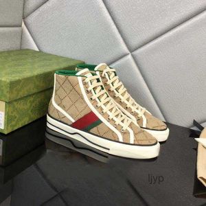 High Quality Men Rhyton Designer Sneaker Casual Shoes Women canvas Leather Pattern Rubber sole Red Green Dress Sneaker