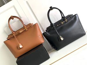 23 Conti Tasche aus geschmeidigem Leder Klassische Designer-Handtasche Große Kapazität Neue Handtaschen Mode Luxus Damen Schwarz Farbe Tan Tote Geldbörse Boden Nieten