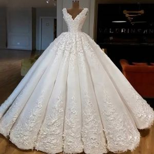 2023 Vintage Ballgown Wedding Dresses Bridal Gown 3D Floral Lace Applique V Neck Sleeveless Floor Length Custom Made Plus Size Vestido de novia