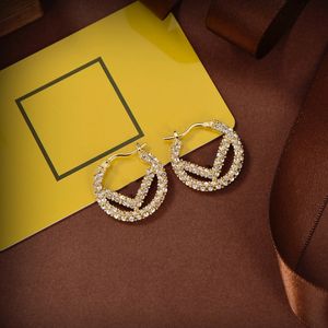 여성 디자이너 귀걸이 패션 골드 다이아몬드 스터드 귀걸이 편지 귀걸이 라운드 독특한 로고 귀걸이 쥬얼리 최고의 결혼 선물