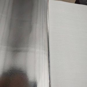 130 г, алюминизированная влагонепроницаемая ткань, на квадратный метр, ткань из стекловолокна и алюминиевой фольги, гладкая поверхность, огнестойкая, антикоррозийная, теплоизоляционная.