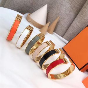 Designer -Armbänder Frauen plattiert Goldbrief breit Luxusschmuck Brief Zauber Liebe Edelstahl Goldschnalle Manschette Armband für Frau Cjeweler Q2