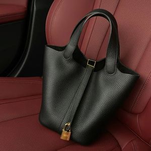 Designer-Einkaufstasche, Handtasche, Umhängetasche, Designer-Tasche, Umhängetasche, Luxus-Tasche, Luxushandtaschen, Designer-Geldbörsen, Handtaschen, schwarze Tasche, hochwertige handgenähte Damentasche.