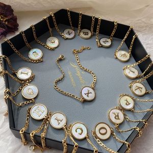 Trendiges Damen-Armband, 18 Karat Gold, Farbe Edelstahl, Muschel A-Z, Armbandglieder für Mädchen und Frauen, schönes Geschenk