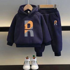 Giyim Setleri Kış Kids Polar Sportswear için Polar Kalın Hoodies Suit 2+Y Küçük Çocuk Giysileri Sonbahar Sıcak Kızlar Hooded Teps Pant Pantolon Seti 231118