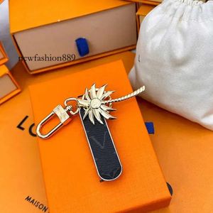 Coconut Designer Keychain Tree and Skateboard Elements Combination Trend Key Chain Bow Car Pendant Metal Fashion