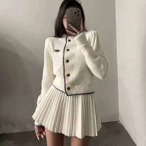 Autumn and Winter Luxury Fashion Sweet Suit For Women n Winter New Fashion Age Reduction Sticked Cardigan + High Fanny Pack Hip Skirt 88