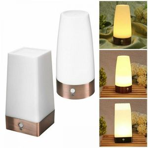 Bordslampor LED Wireless Pir Motion Sensor Night Light Batteridriven lampa för vardagsrummet sovrummet kök