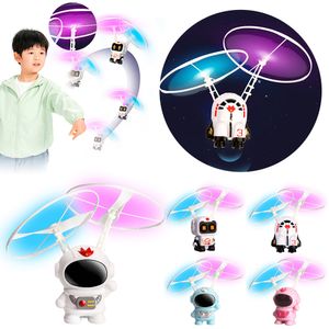 Electricrc Hayvanlar Uçan Robot Oyuncakları Çocuklar USB ile Sevimli Erkekler İçin LED Işık Astronotu Erkekler Gençler Hediyeler Bebek 230419