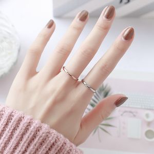 2 mm dünner stapelbarer Ring aus Edelstahl, schlichtes Band, Knuckle-Midi-Ring für Frauen und Mädchen