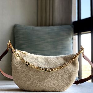Зеркальное качество Over The Tote Bags Moon Shape Pillow Bag Bag Sherpa Chain Letter Цветочная вышивка Дизайнерская сумка Женская модная сумка на плечо 27,5 см L452