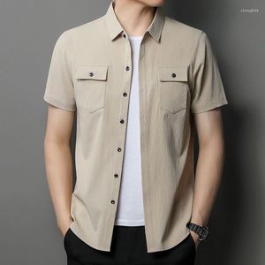 Camicie casual da uomo Safari Style Camicia a maniche corte da uomo Moda estiva Abbigliamento maschile Coreano Streetwear Allentato Solido Tasca con bottoni Top 2023