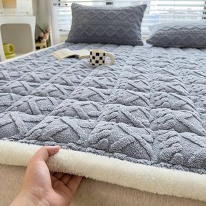 Colchão almofada inverno pelúcia quente colchão toppers casa têxtil fino tatami tapete dormitório único duplo colcha dobra lençóis lençóis 231120