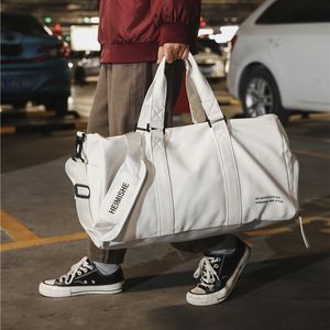 Duffel Çantalar Seyahat Kadın Spor Çanta Erkekleri Büyük Küçük Hafta Sonu Çanta Kuru ve Islak Fit Çantalar Erkek Kadın Spor PU Deri Çanta Açık Çantalar 230419