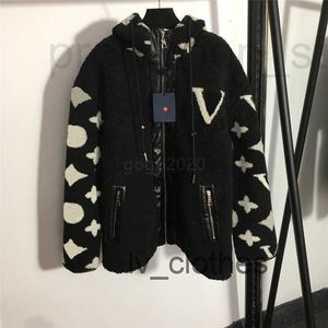 Kvinnorjackor Designer Kvinnor Brand Hoodie Jacket Vintage Tweed Bomber Coat Girls Milan Runway Overdimensionerade Peacoat Tops Short Outwear QPL3