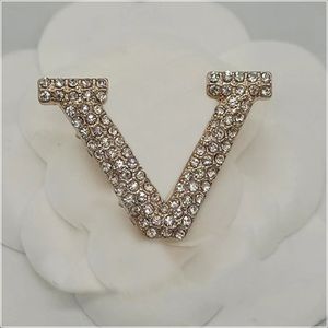 Pins Designer d'argento oro 18K per spille per spille per spillo per la lettera di marca femminile intarsio gioielli in cristallo perle sposa festa di regalo per la festa adolescente amore accessoria