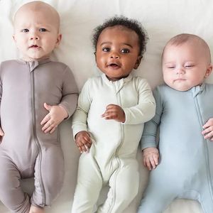 Born Baby Bambu Fiber Romper 024m Erkek Kız Tulum Bebek Salonu Pijamaları için Katı Nefes Alabilir Uzun Kollu Giysiler 231118