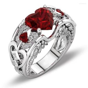 Fedi nuziali Fashion Romantic Red Heart Pattern Crystal Ring Hollow Crown Shaped Intarsied With Zircon Geometric Bride Engagement Jewelry