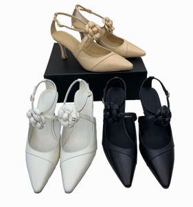 女性のための最高品質のセクシーな靴本物の革の豪華なブランドポンプハイヒールフラワーサンダルデザイナーシューズ先のつま先バックルストラップドレスシューズ