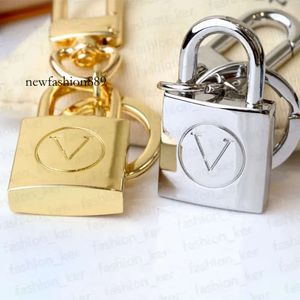 Fashion Shape Designer Keychains Lock Car Key Chain for Man Woman Fashion Lover's Keychain 2 Färger