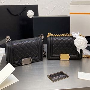 Yüksek kaliteli desingers marka klasik çocuk mini flep çanta taneli buzağı altın ton veya gümüş tonlu metal sevgililer zinciri kapitone crossbody omuz lüks_handbags