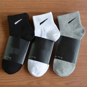 Designer Brand Mens Cotton Socks Classic Black White Colorful Women Män Botton Bomull Basketbasket Sport Ankel Grip Sock Winter för manliga strumpor