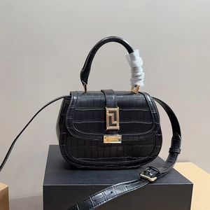 Designer handväska flickor axel crossbody väska mini väskor mode tote med lång remstorlek 20 cm liten påse