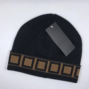 Män kvinnor designer mössa högkvalitativa unisex stickade vinter mössa lyxiga bomullsvärm varm hatt sportgitterpunkt skall mössor mens casual utomhus motorhuven 24 färg