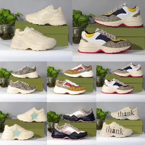 Nya designer skor plattform sneakers lyxtränare rhyton toppskor mode casual skor pläd klassisk mocka beige mäns sneakers retro tryck kvinnor sneakers box