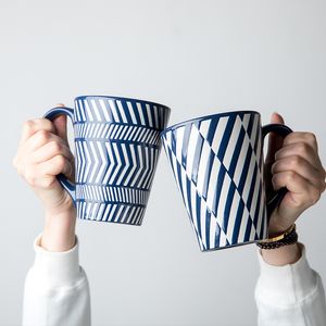 Tumblers Creative präglade stor kopp hem keramiskt mjölk kaffe öppet design vatten par mugg 230419