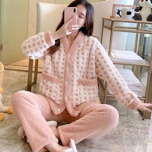 Kvinnors sömnkläder Plaid Kvinnor Pyjamas Set Winter Fleece 2 Piece Pant Pocket Home Suit Fluffy Piiama Warm V-Neck Fashion Night Wear