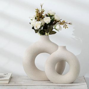 Vases Nordic Circular Hollow Ceramic Vase Donuts Flower Pot Home Decoration Accessories Office Desktop Living Room Interior Decor Gift 231120