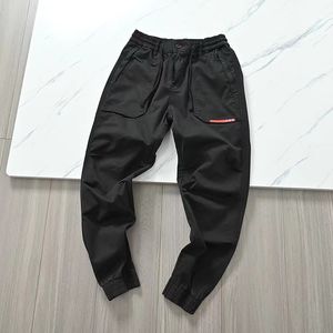 mens designer straight trousers autumn and winter new fashion luxury high quality silk prad comfortable cotton material multi-pocket cargo pants Z30c# 7HIM