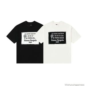 Tees tshirts lyxiga herrar designer modekläder margiela stil kalender digital lapp broderi män kvinnor lös bomull kort ärm tshirt par mode su