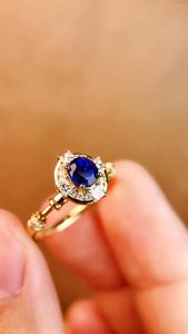 Pierścienie klastra 5169 Solid 18k złota natura 0,63ct niebieskie szafirowe kamienie szlachetne Diamenty dla kobiet Prezenty biżuterii