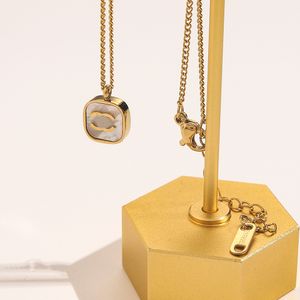 Luxury Design Necklace 18K Gold Plated Stainless Steel Necklaces Choker Chain Square Double Letter Pendant Fashion Womens Wedding Jewelry Accessories