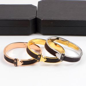 Women Luxury Designer gold chain bracelet Mens Bracelets Jewelry Womens Leather Bracelet With Lock Gold Pendant bangle L Brand