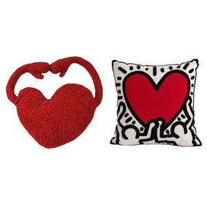 枕 /装飾的な赤い愛のハート詰めぬいぐるみの抱擁おもちゃ刺繍の落書きカバー /装飾