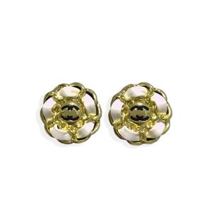 Brincos de flor branca de designer Brincos pendentes de marca de amor para mulheres, joias de marca de moda, brincos de argola banhados a ouro 18 quilates, joias de presente para primavera, atacado