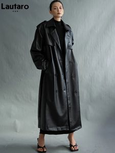 Casaco feminino de couro sintético Lautaro outono extra longo oversized preto falso couro trench coat para mulheres cinto de manga comprida duplo breasted solto moda 231118