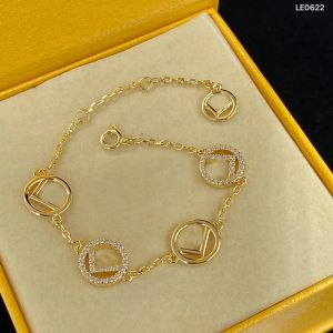 Bracciale con ciondolo per designer di gioielli di lusso per cintura alla moda da donna Braccialetti in oro firmati lettera F Bracciale con ciondolo stile classico semplice