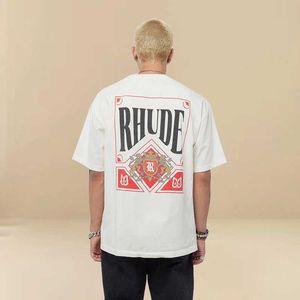 Tasarımcı Rhude Moda Tees Hip Hop Tshirts Oynatma Kartı Trend Marka Basit Çok Yönlü High Street Çift Yaz Gevşek T-Shirt Street Giyim Üstleri Spor Giyim Toptan