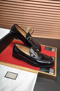 24 Model Luxury Men's Oxfords äkta patentläder Brogue Blue Lace Up Wingtip Designer Dress Shoes For Men Office Wedding Party Formal Footwear
