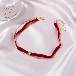 Choker söt jordgubbe röd sammet retro stil charm dubbel lager guld färg kedja kort kristall halsband för kvinnor smycken gåva